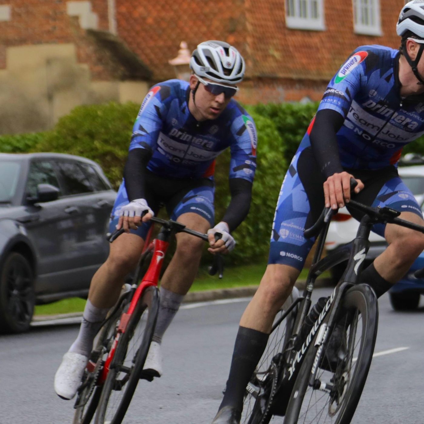 Max racing through a corner in Primera Team Jobs kit